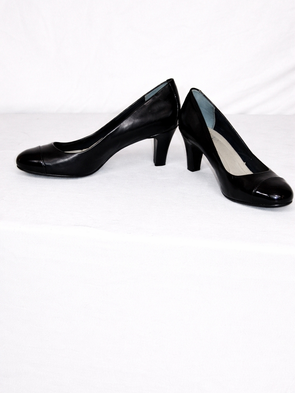 Giani Bernini Black Leather Ballet Flats with Patent Cap Toe